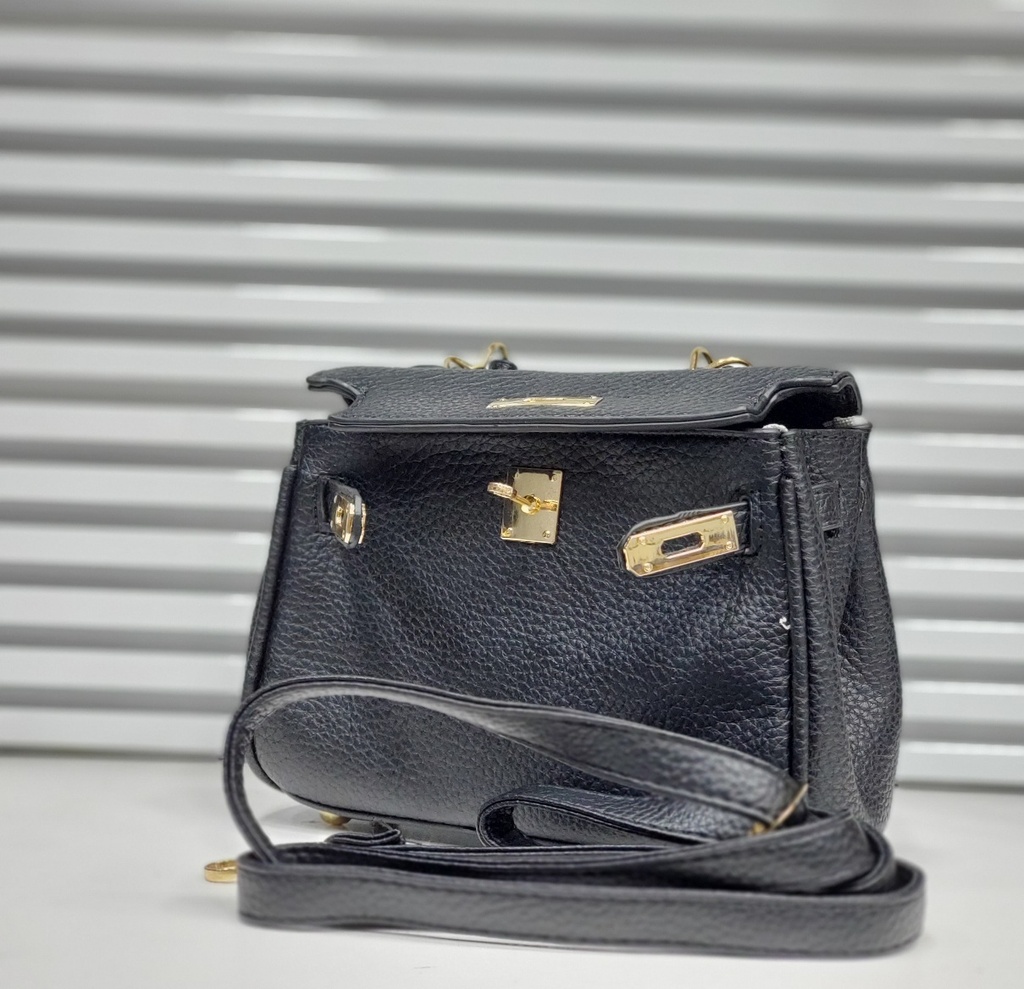 حقيبة جلد شبابية