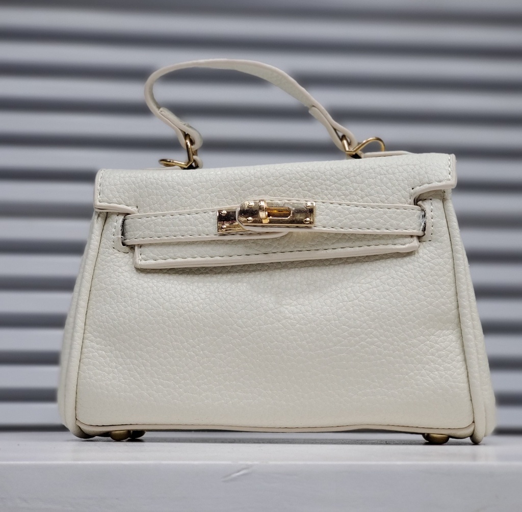 حقيبة جلد شبابية