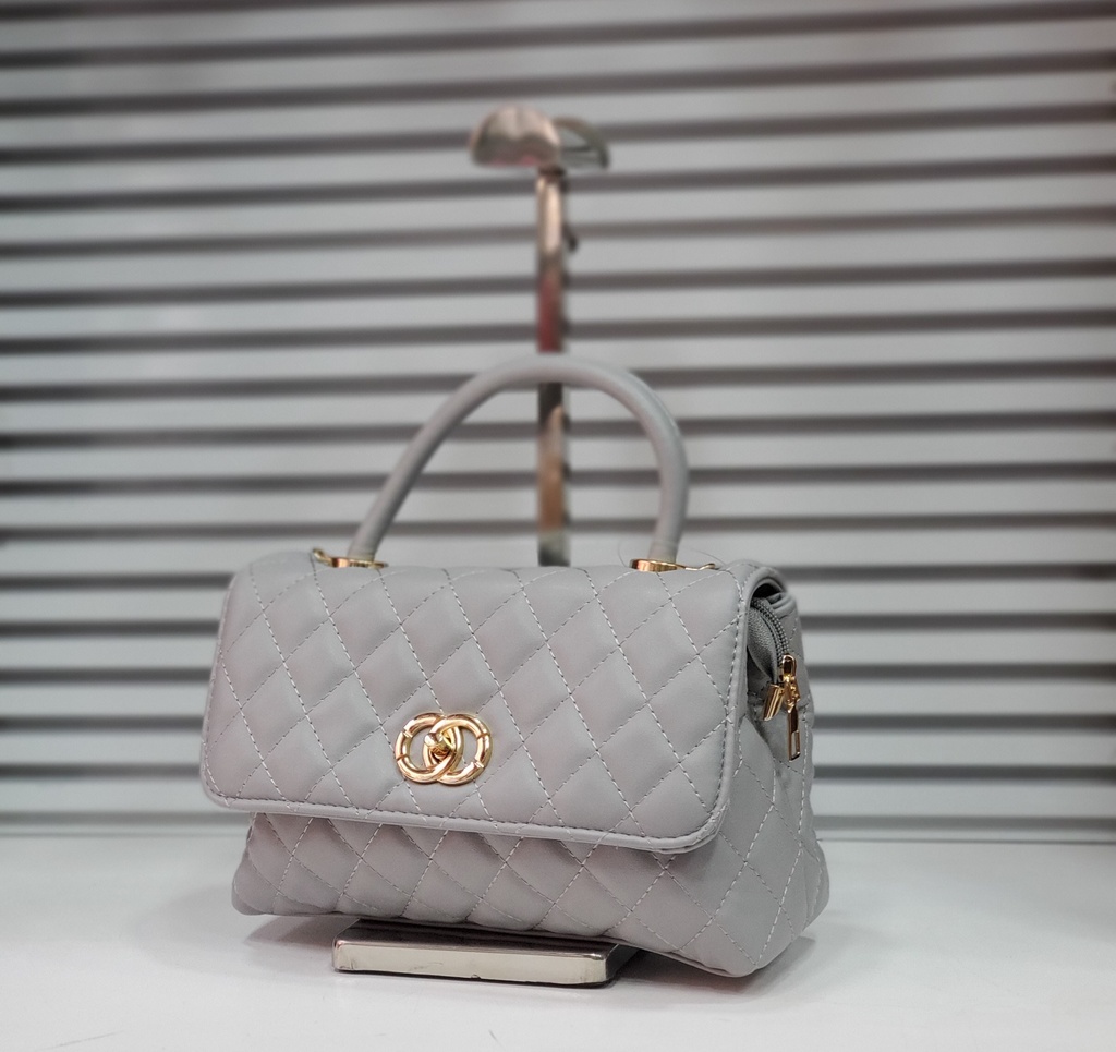 حقيبة جلد شبابية