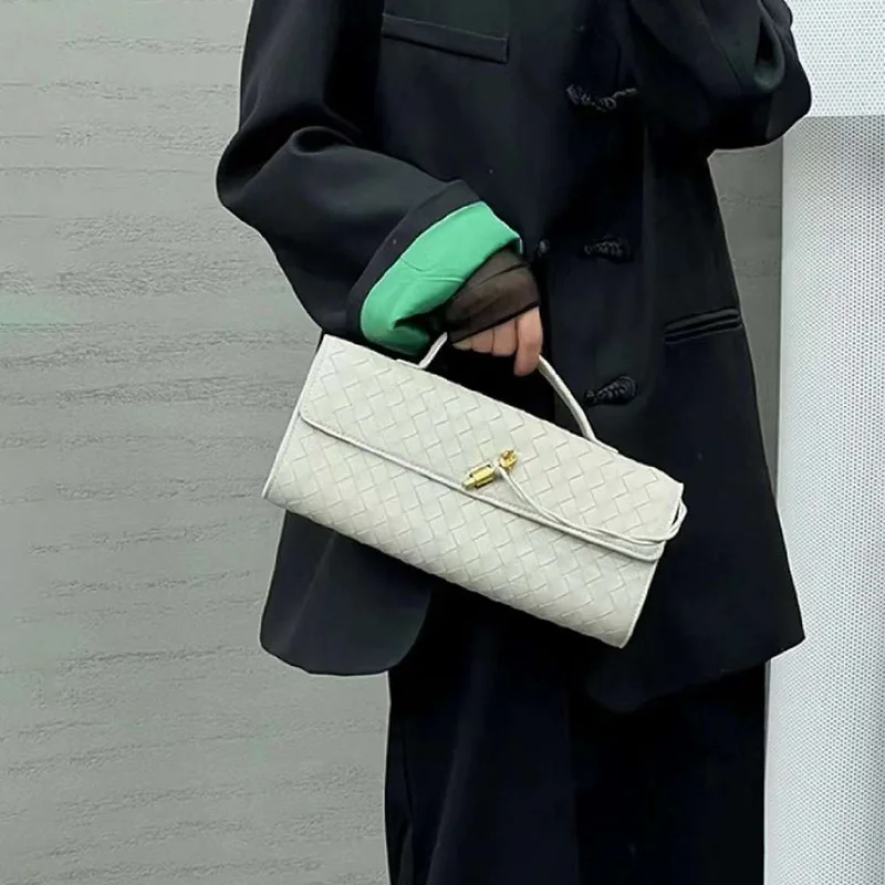 حقيبة جلد شبابية