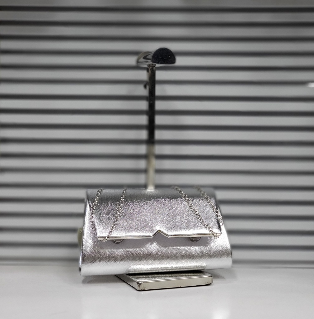 حقيبة جلد شبابية