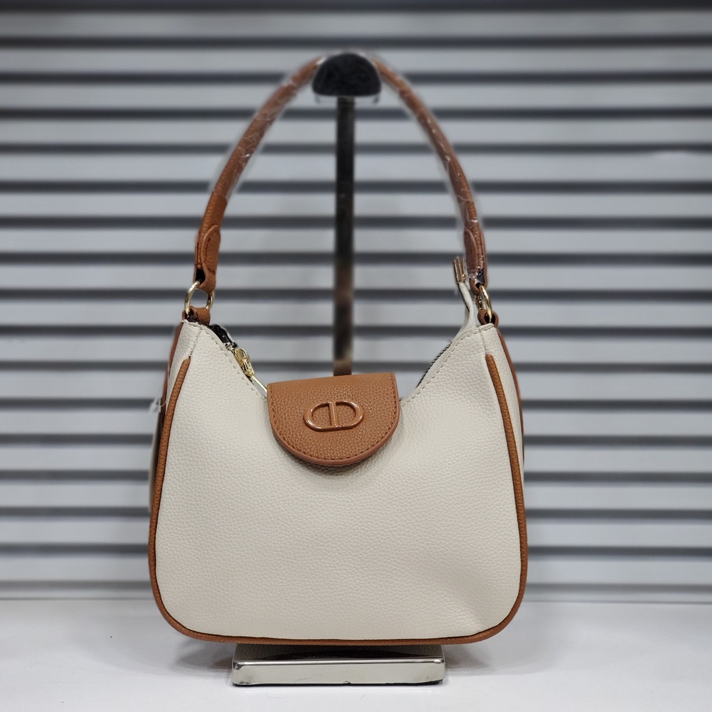 حقيبة جلد شبابية