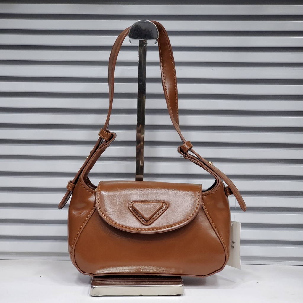 حقيبة جلد شبابية