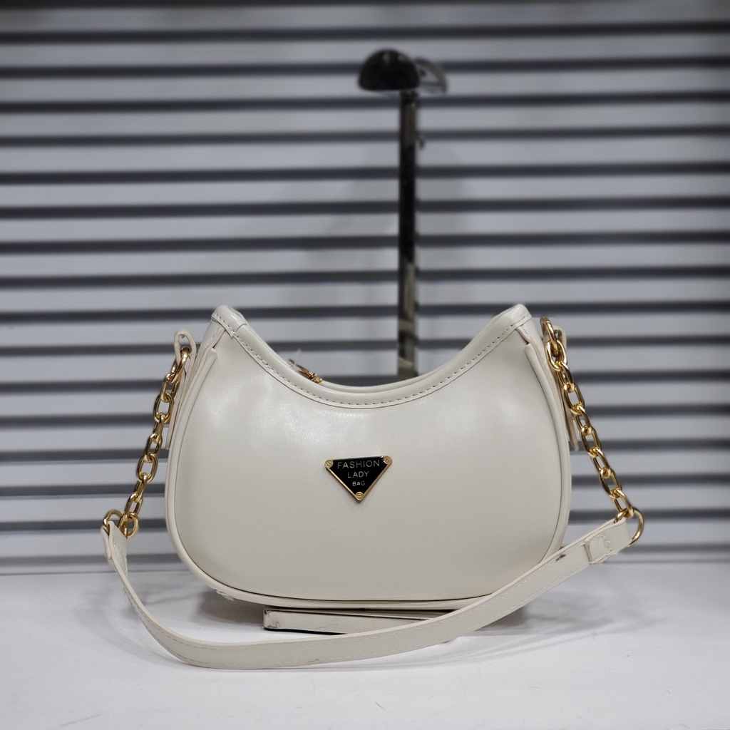 حقيبة جلد شبابية