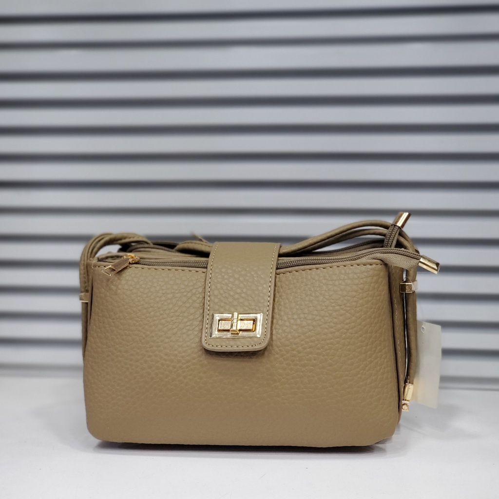 حقيبة جلد شبابية