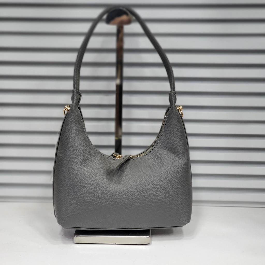 حقيبة جلد شبابية