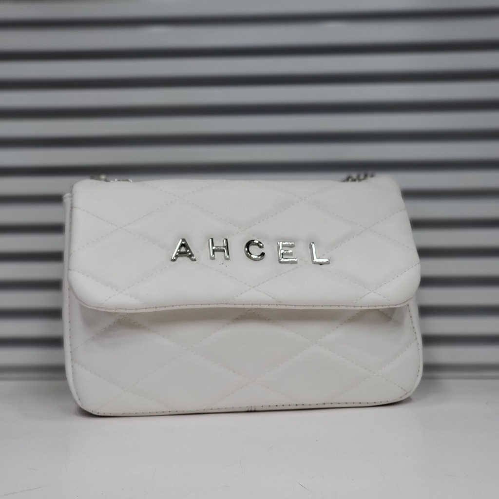 حقيبة جلد شبابية