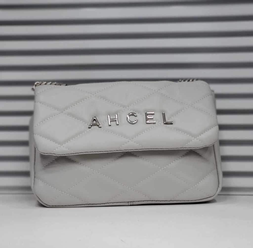 حقيبة جلد شبابية