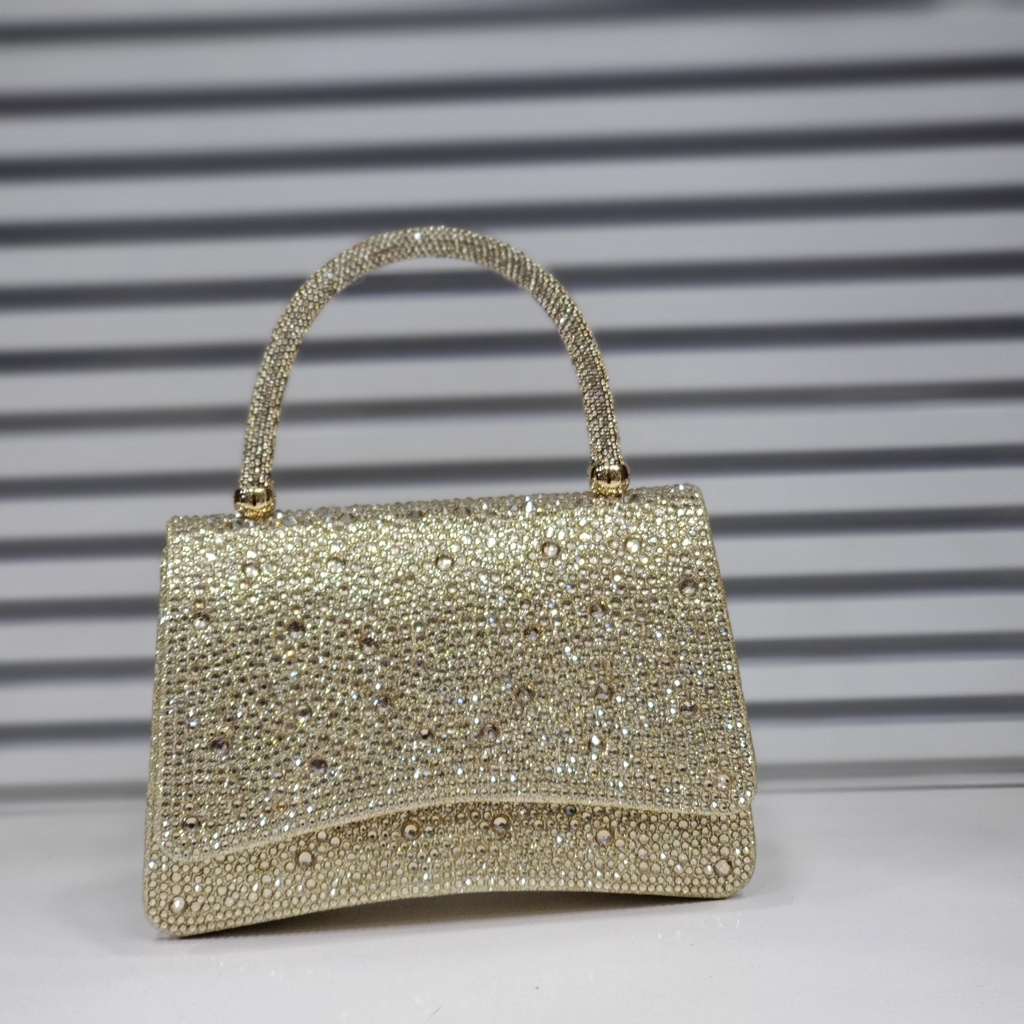 حقيبة جلد شبابية