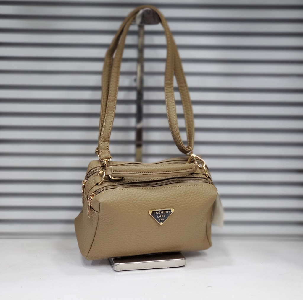 حقيبة جلد شبابية