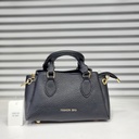 حقيبة جلد شبابية