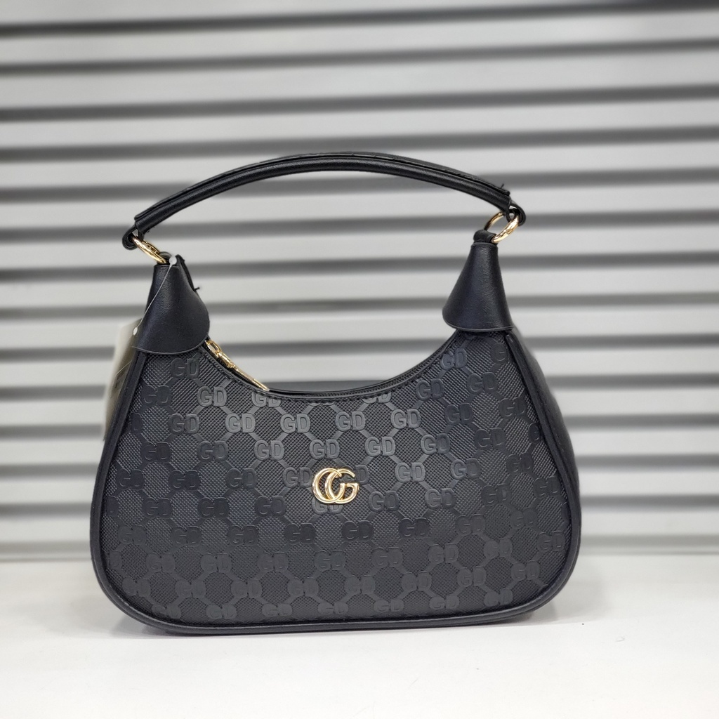 حقيبة جلد شبابية