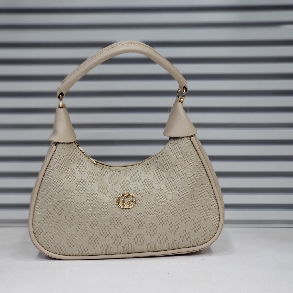 حقيبة جلد شبابية