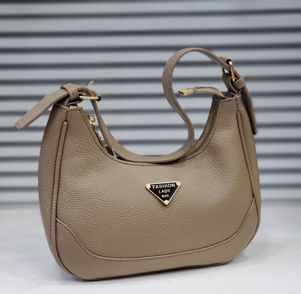 حقيبة جلد شبابية