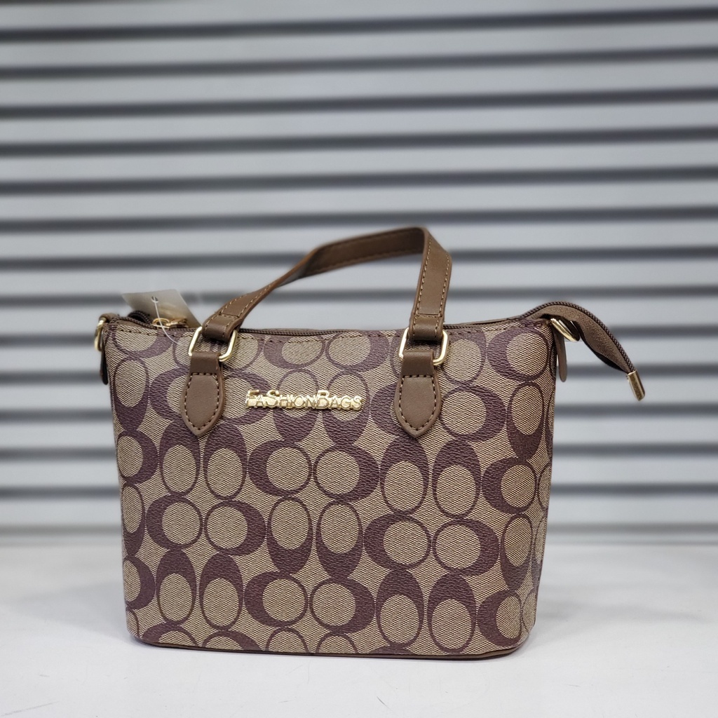 حقيبة جلد شبابية