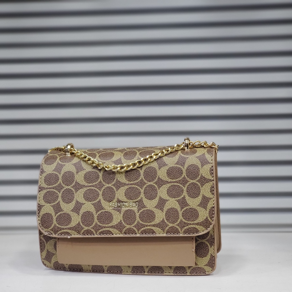 حقيبة جلد شبابية