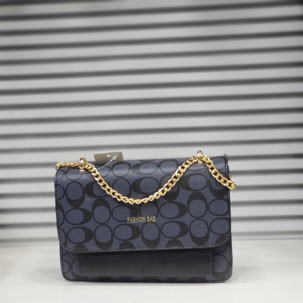 حقيبة جلد شبابية