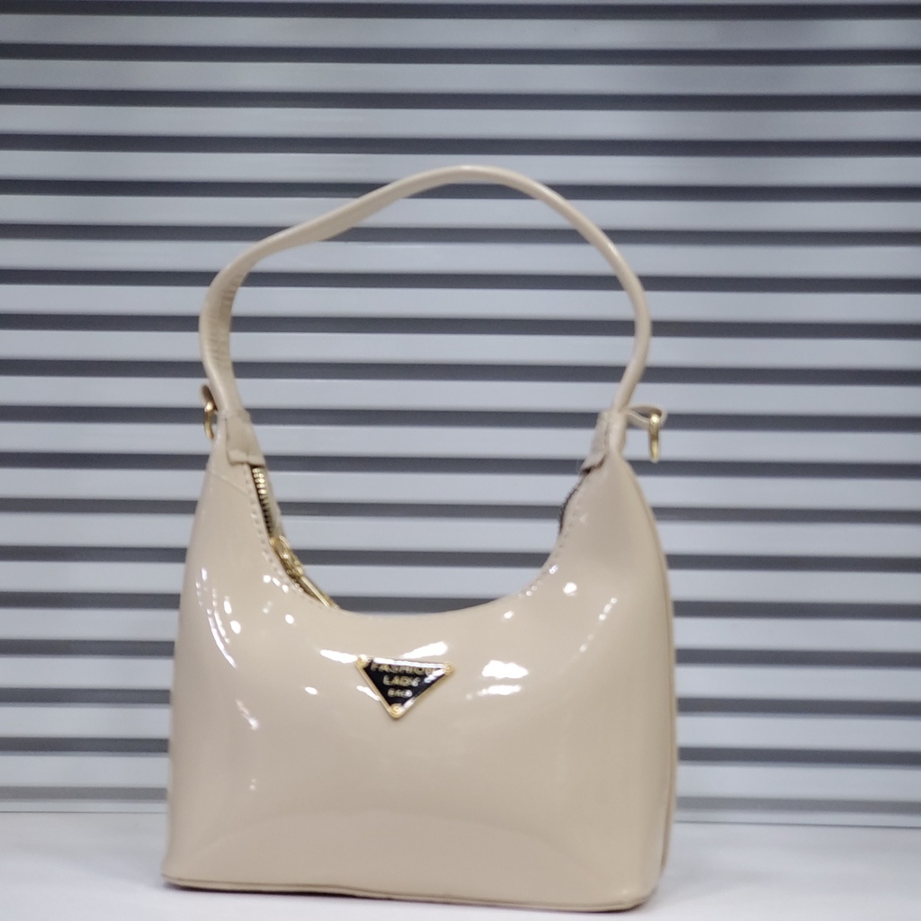 حقيبة جلد شبابية