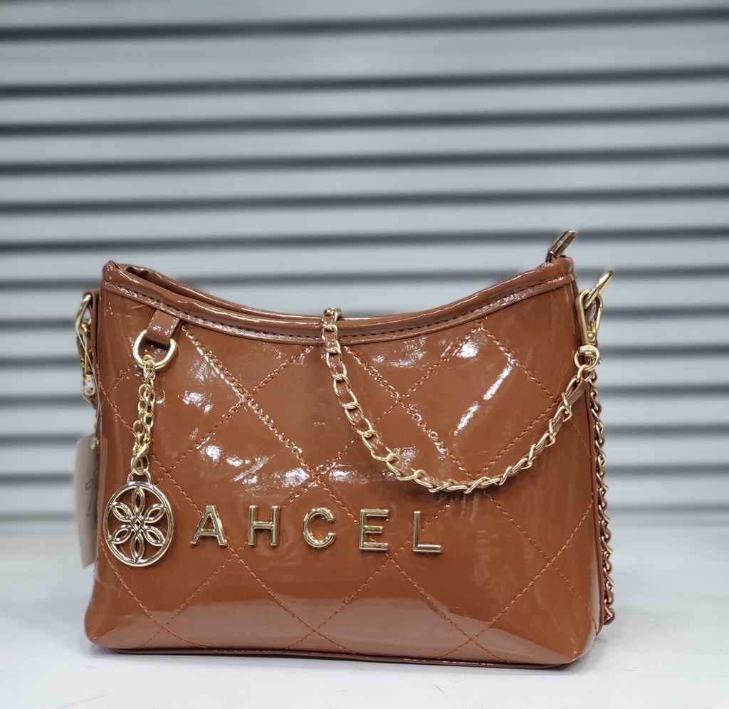 حقيبة جلد شبابية