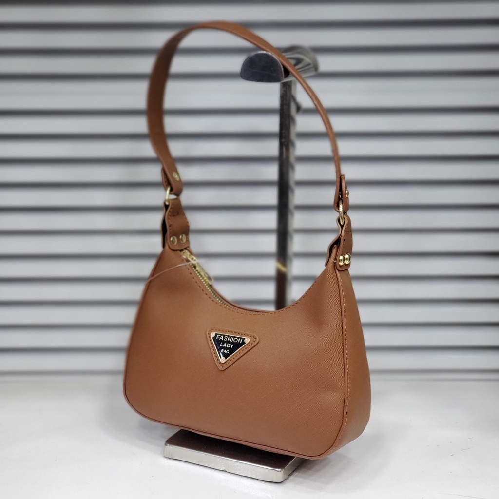 حقيبة جلد شبابية