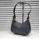 حقيبة جلد شبابية