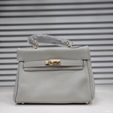 حقيبة جلد شبابية