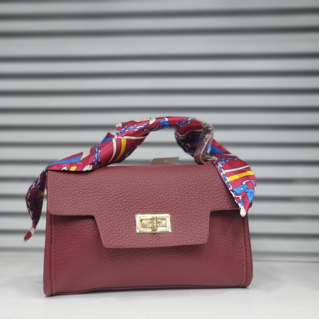 حقيبة جلد شبابية