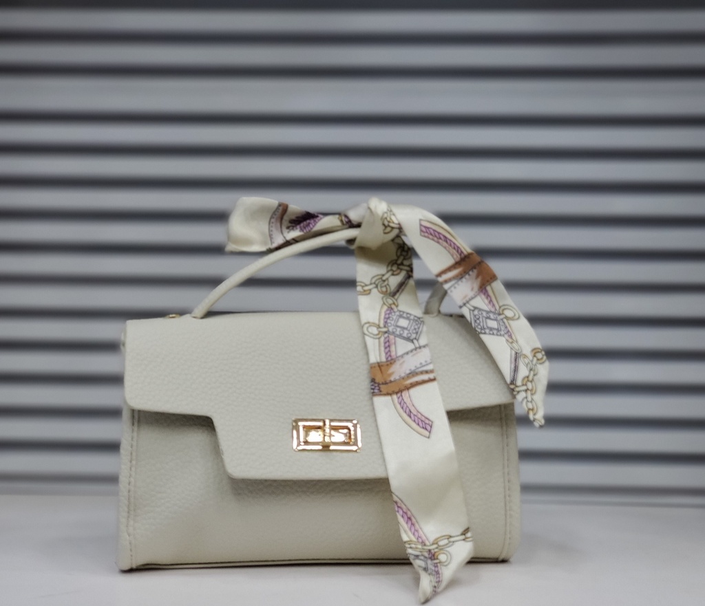 حقيبة جلد شبابية