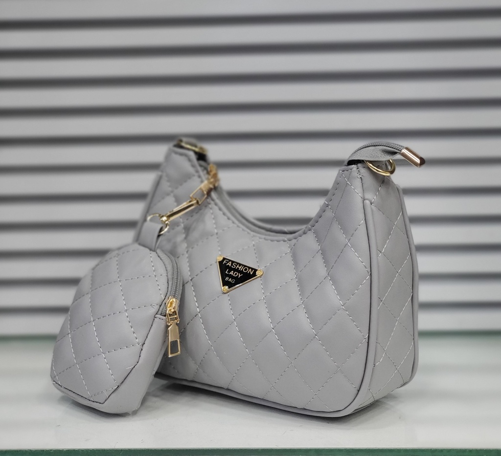 حقيبة جلد شبابية