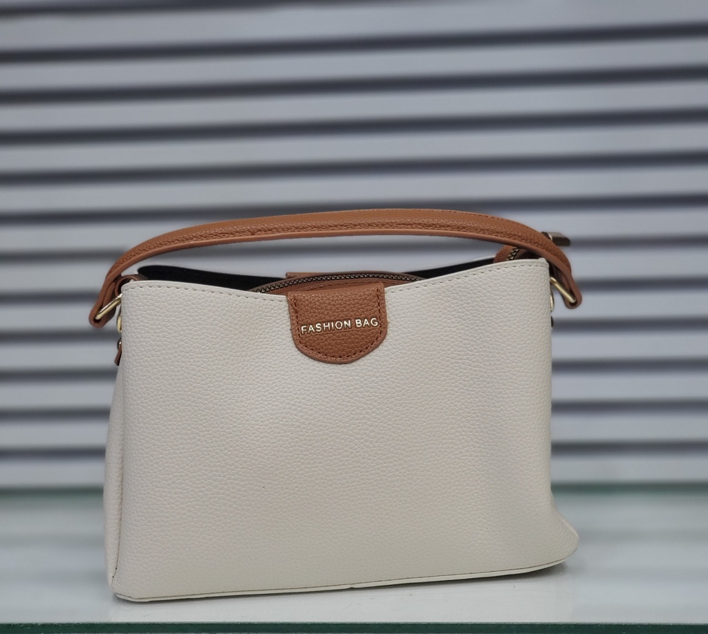 حقيبة جلد شبابية