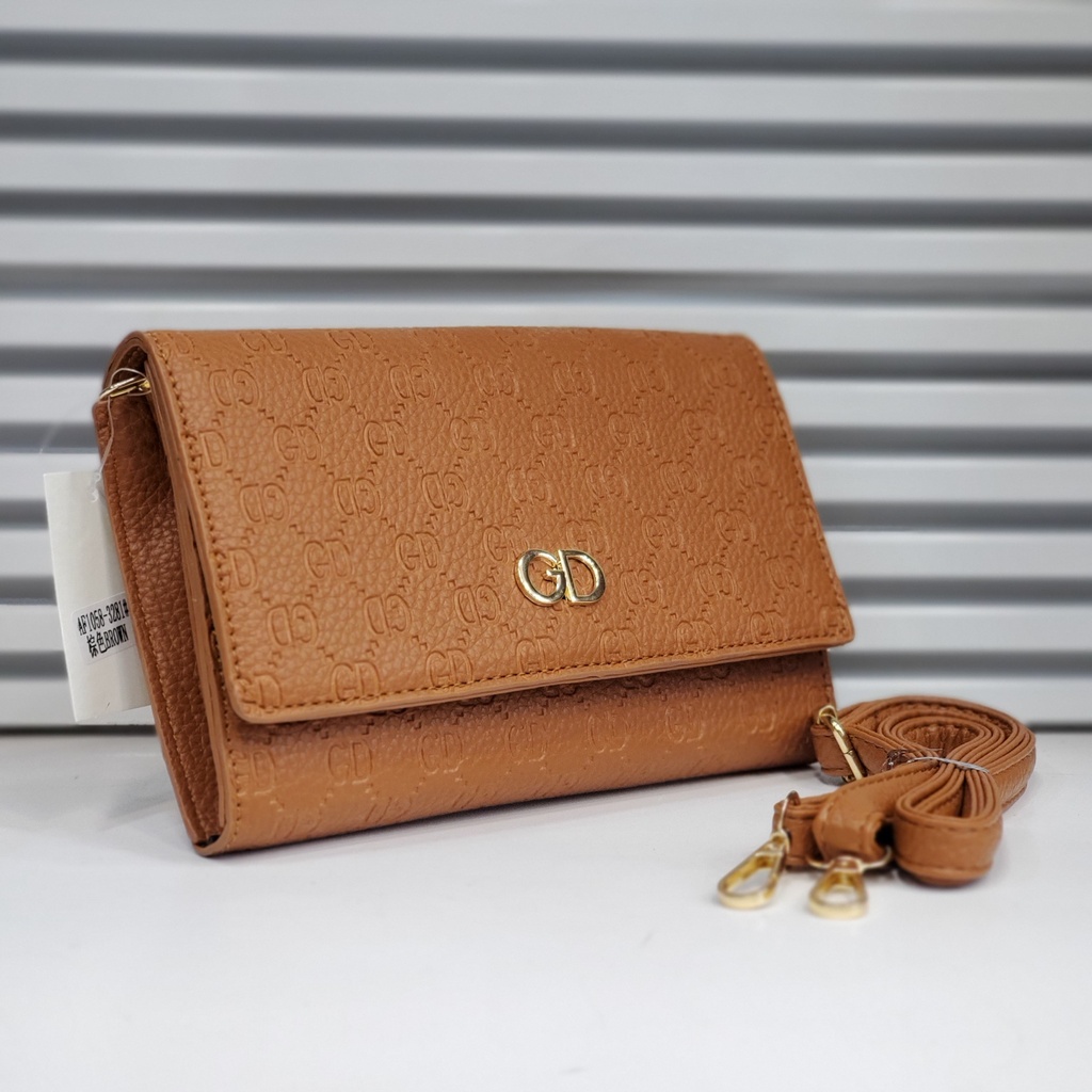 حقيبة جلد شبابية