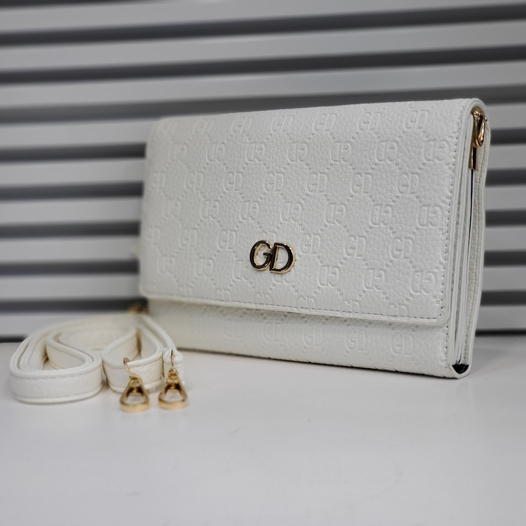 حقيبة جلد شبابية