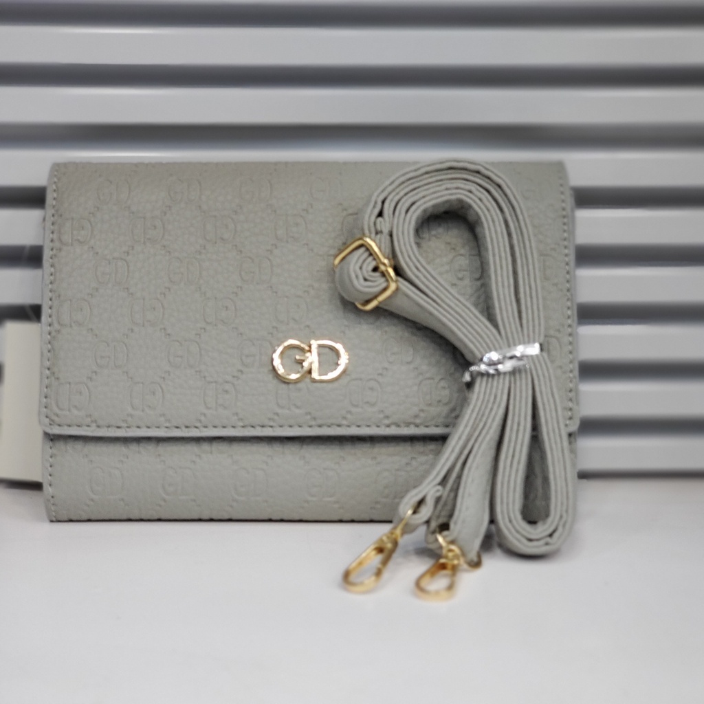 حقيبة جلد شبابية