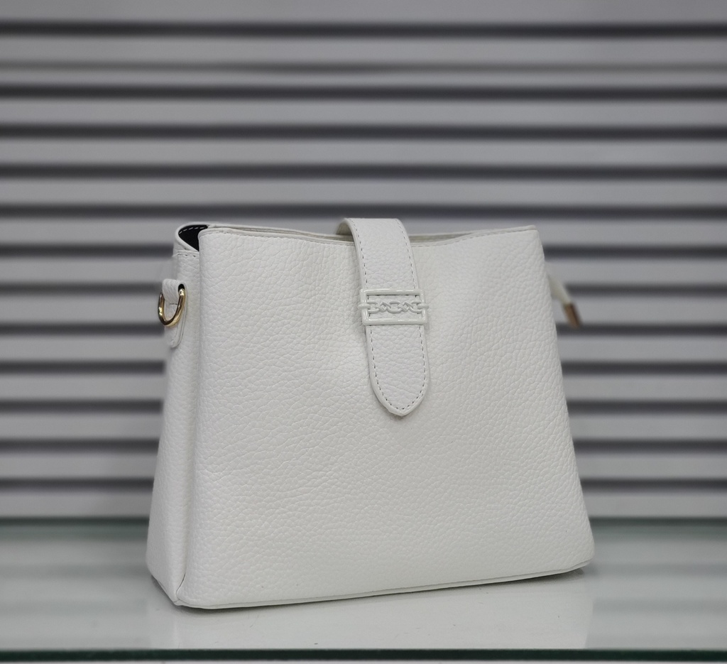 حقيبة جلد شبابية