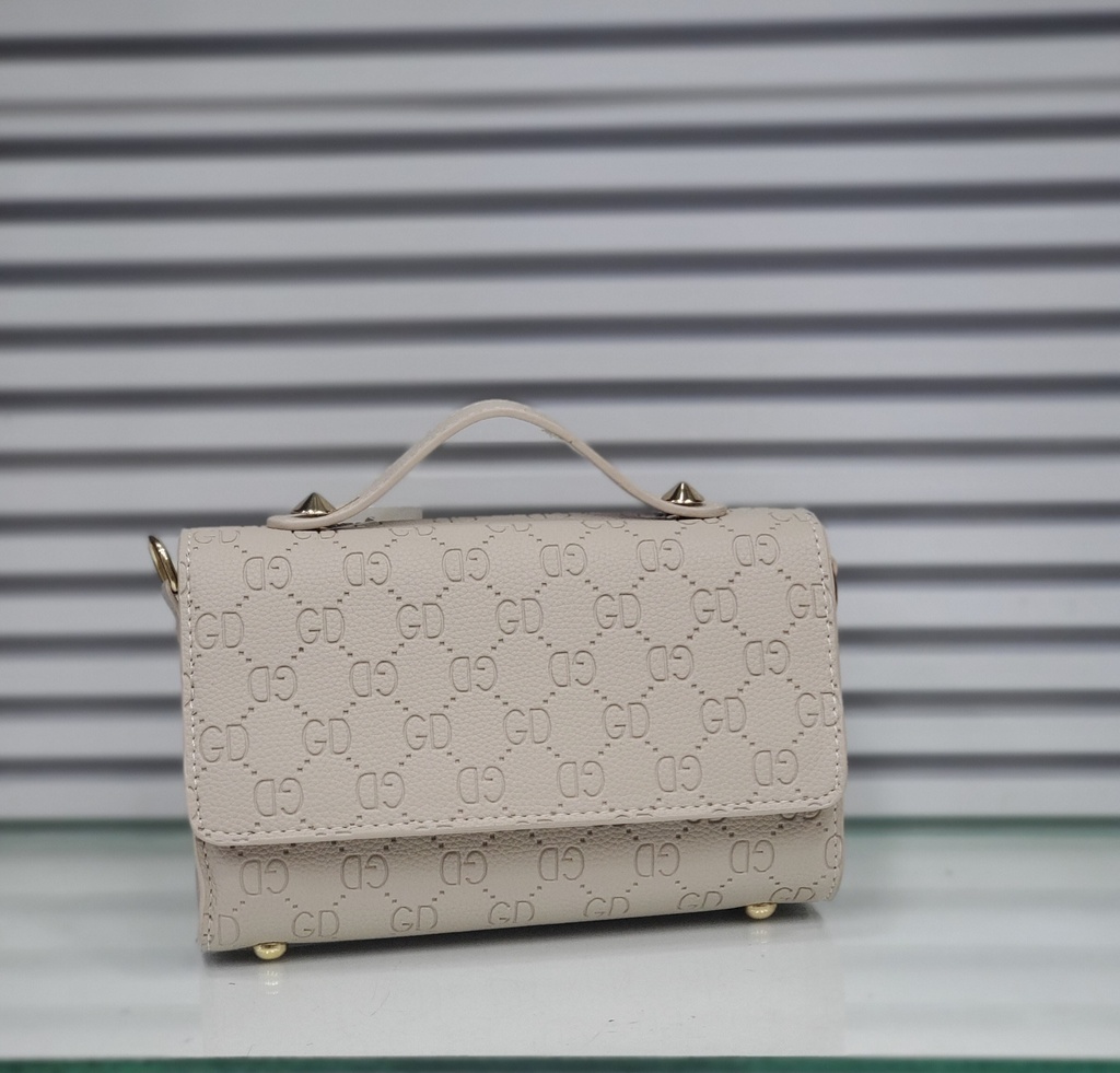 حقيبة جلد شبابية