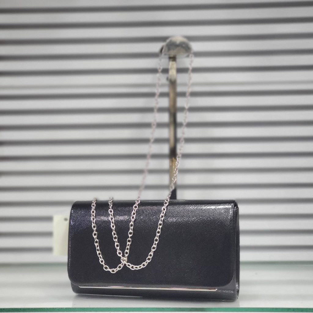 حقيبة جلد شبابية