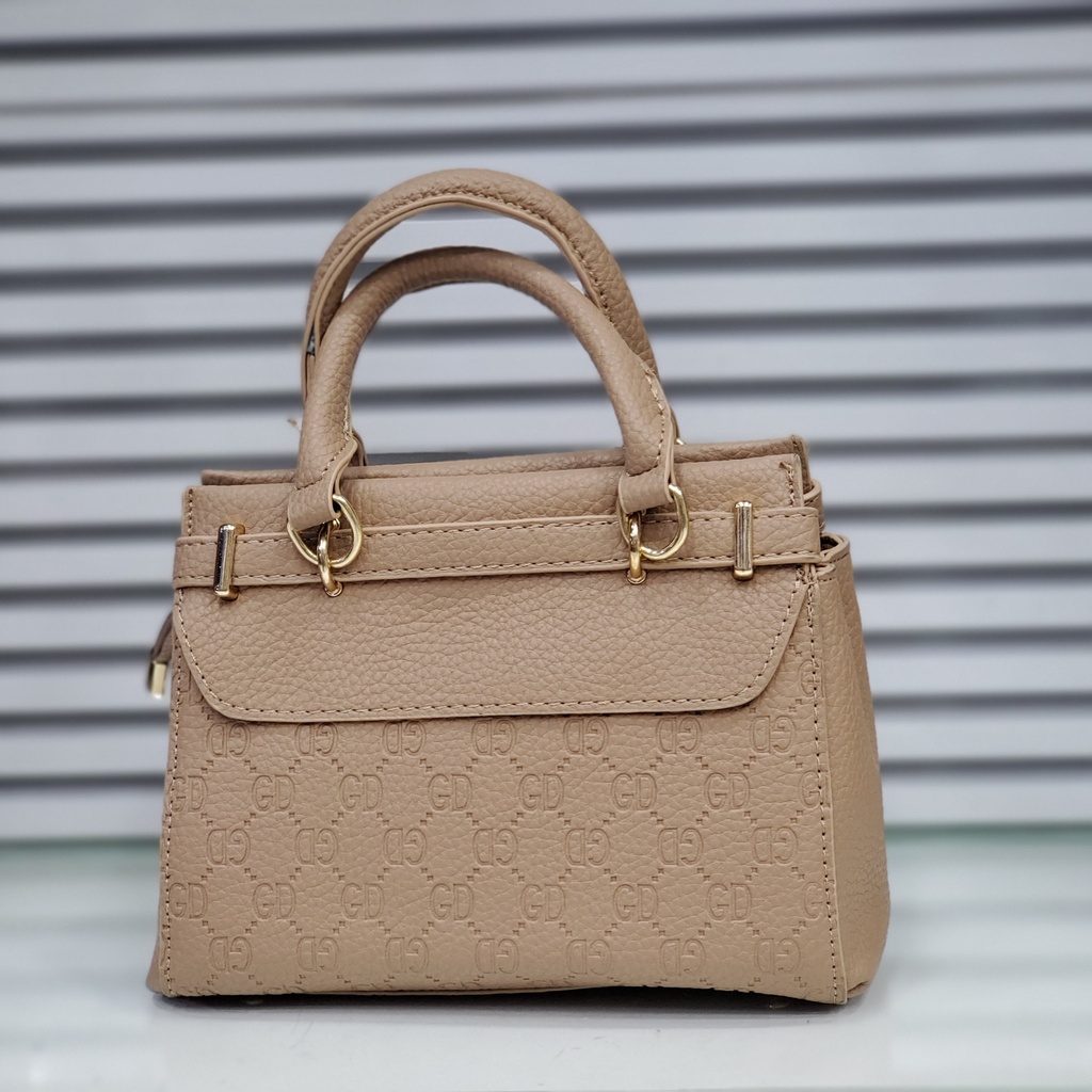 حقيبة جلد شبابية