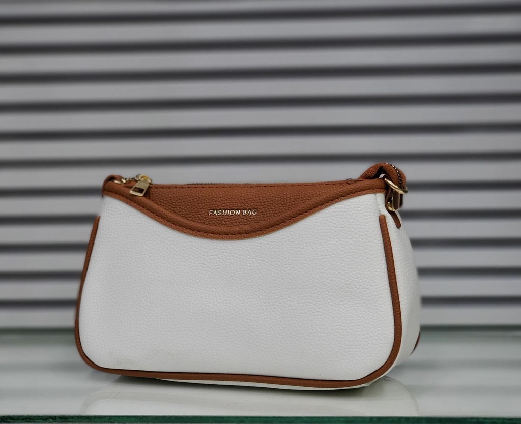 حقيبة جلد شبابية