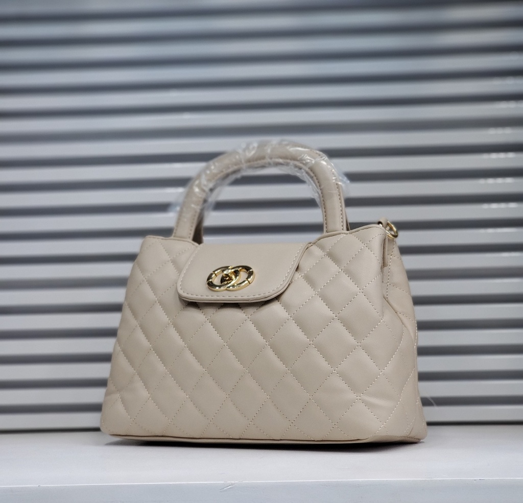 حقيبة جلد شبابية