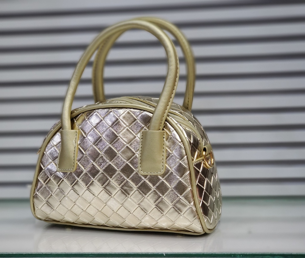 حقيبة جلد شبابية