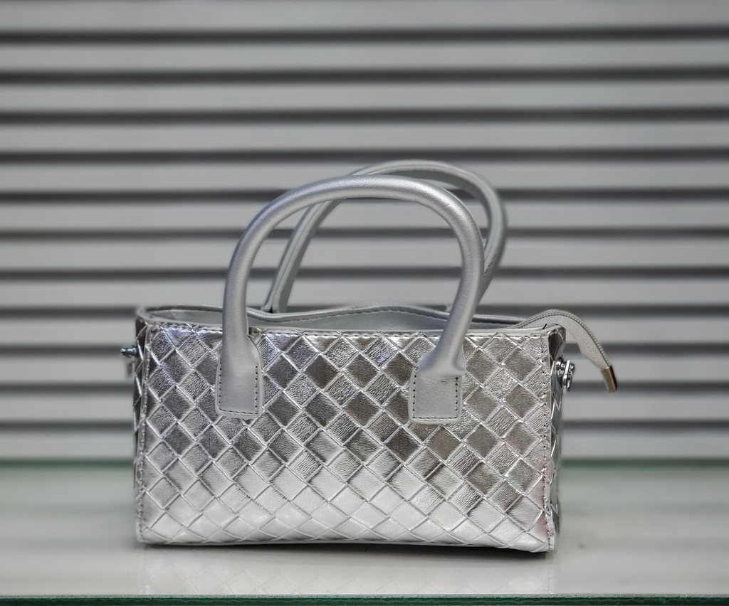 حقيبة جلد شبابية