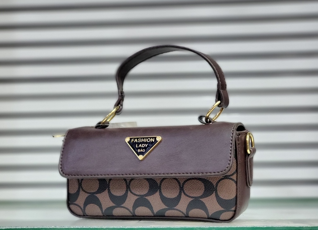 حقيبة جلد شبابية