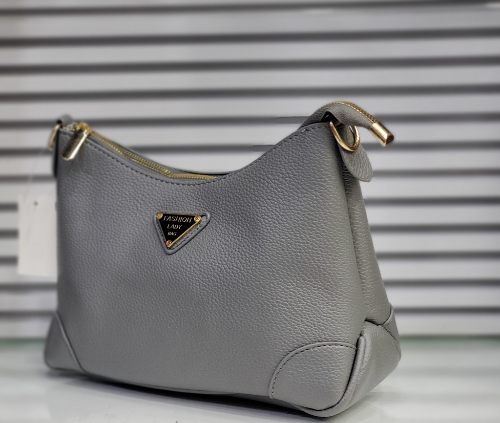 حقيبة جلد شبابية