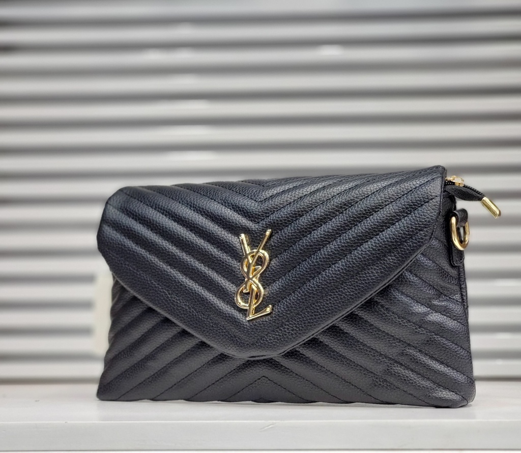 حقيبة جلد شبابية