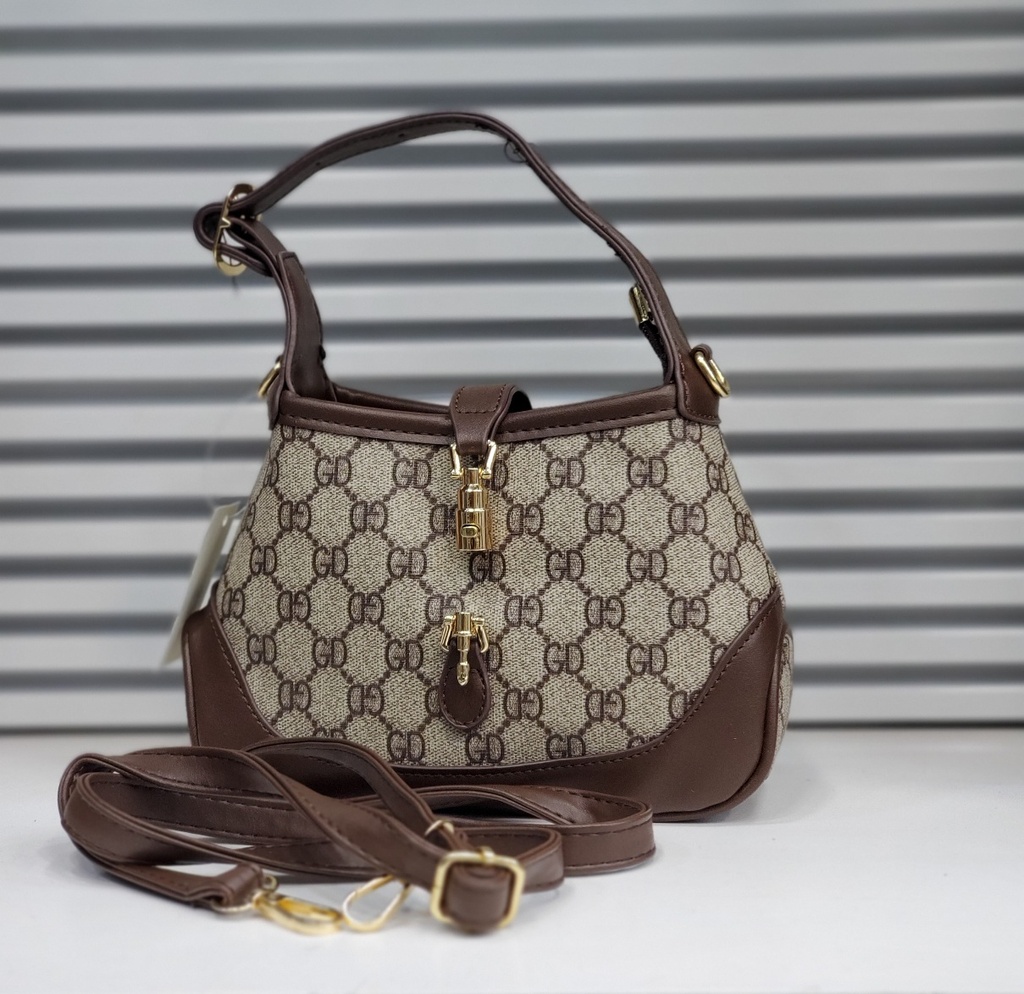 حقيبة جلد شبابية