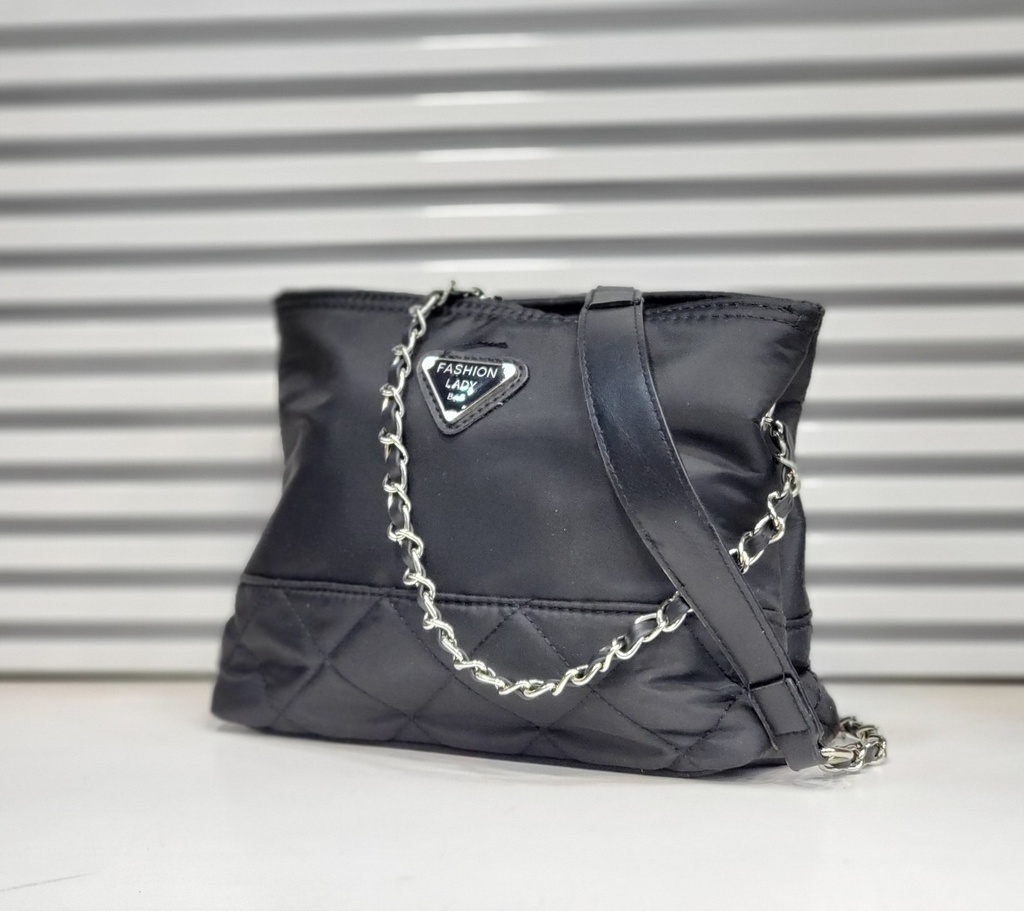 حقيبة جلد شبابية