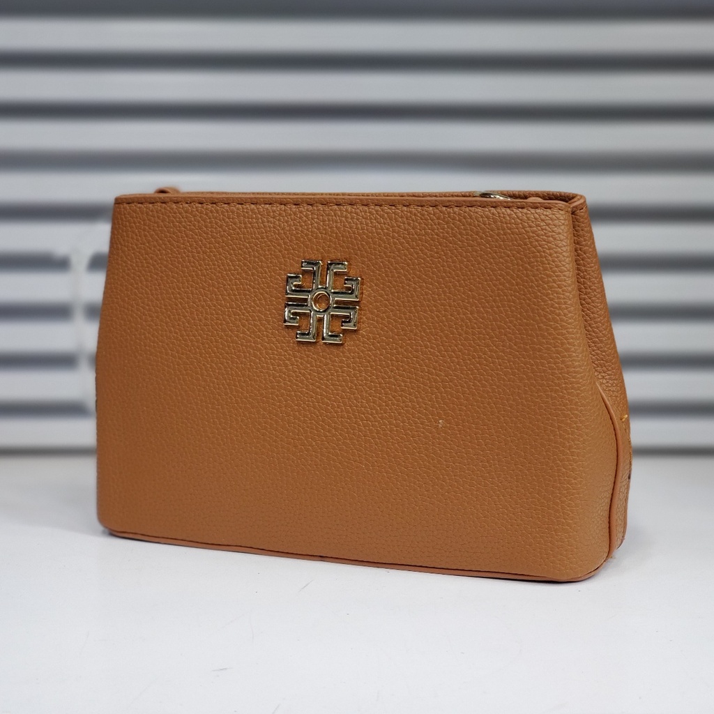 حقيبة جلد شبابية