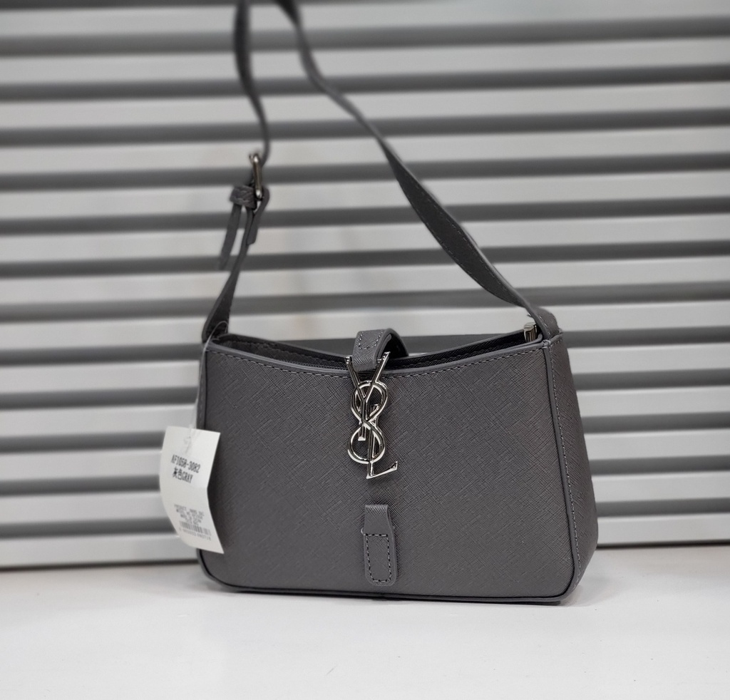 حقيبة جلد شبابية