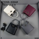 حقيبة جلد شبابية