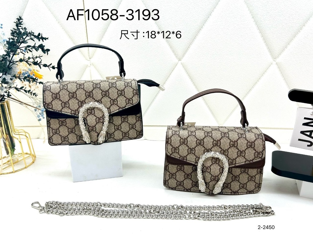 حقيبة جلد شبابية